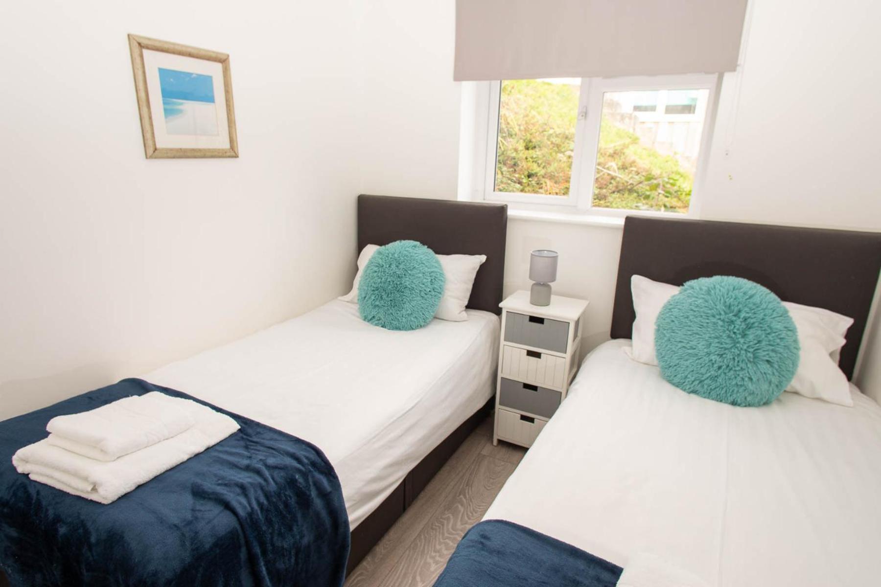 Pet Friendly Sea View Villa Millendreath Looe Habitación foto