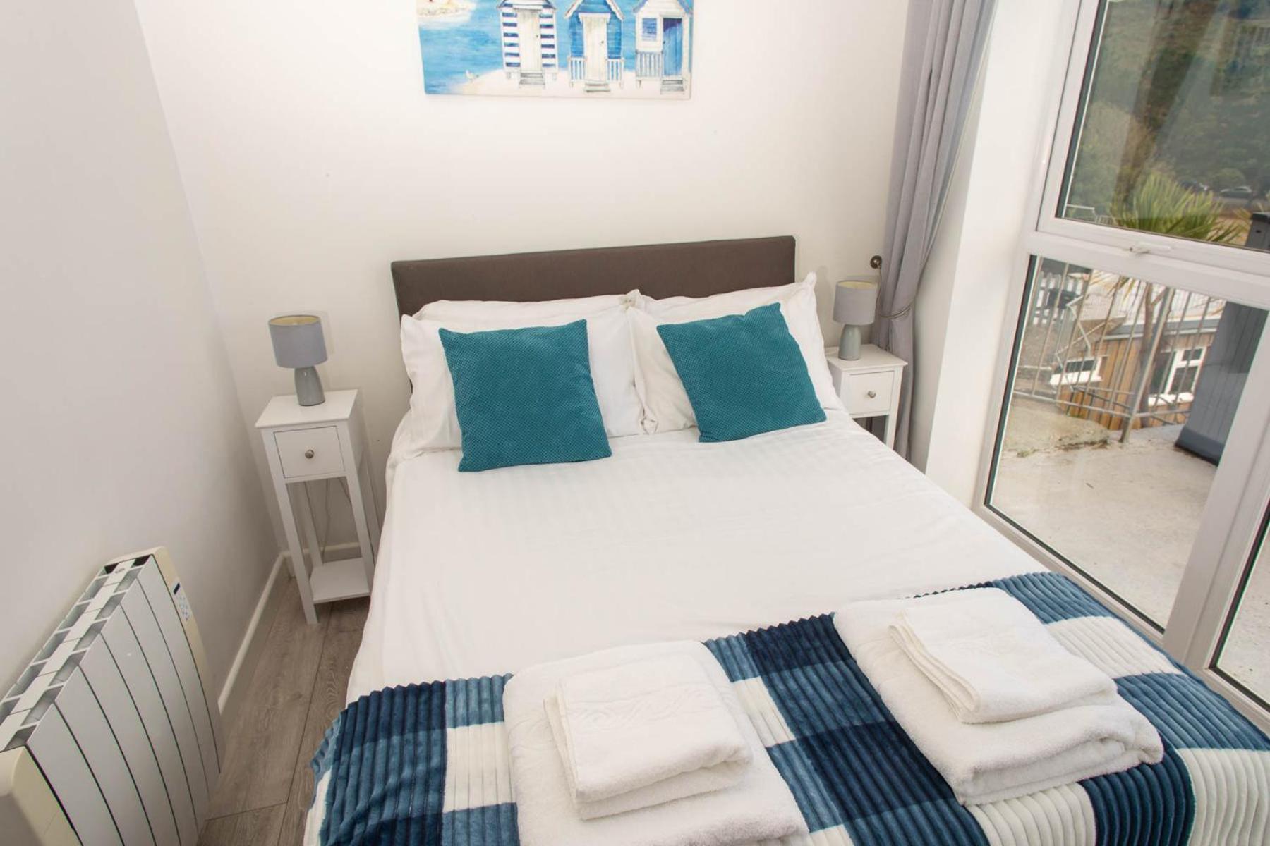 Pet Friendly Sea View Villa Millendreath Looe Habitación foto